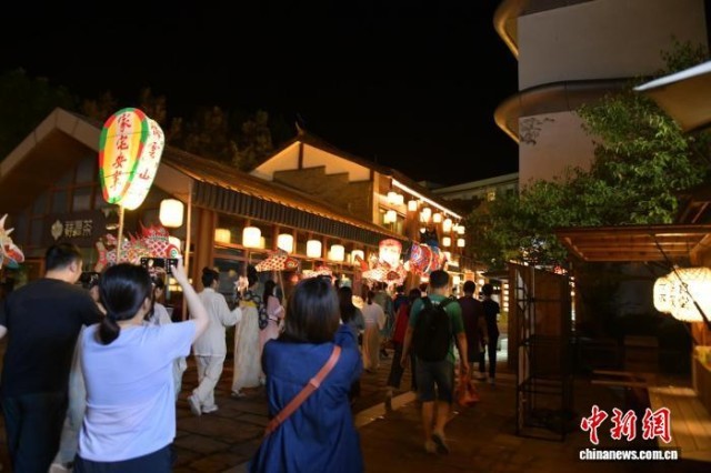安徽休寧：民俗文化點亮齊云山“夜經濟”